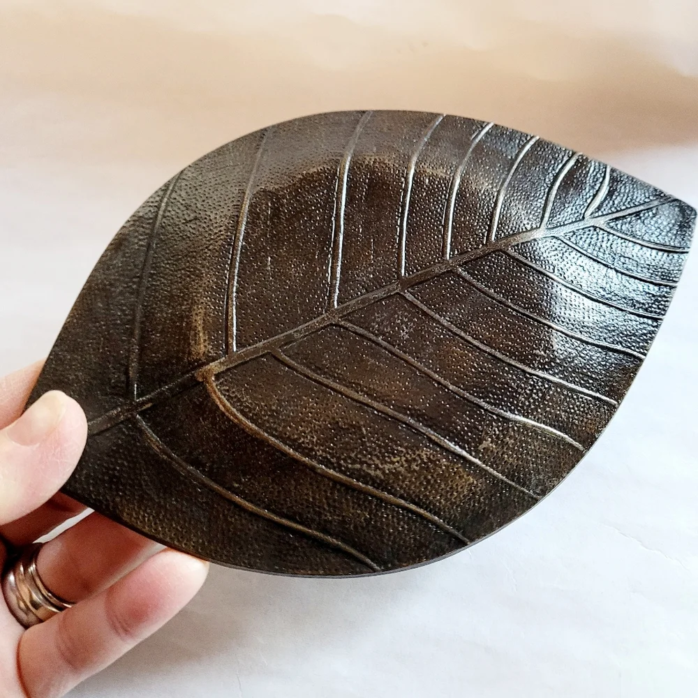 Leaf-Shaped Decorative Metal Candle Holder/Trinket Tray